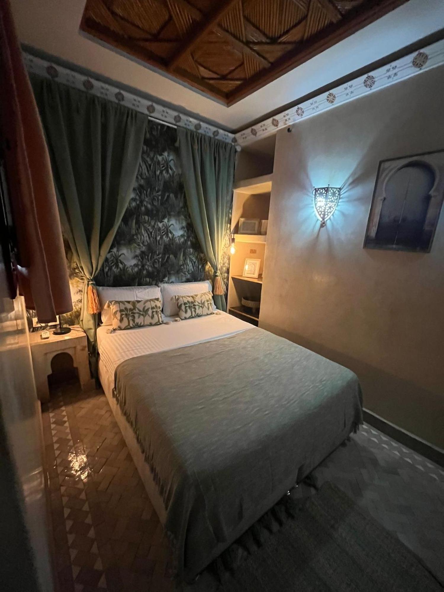 Riad Amazing Amazigh Avec Jacuzzi Petit Dejeuner Compris Avec Aussi Chambres Familiales Pres De La Place Jemaa El Fna Марракеш Екстер'єр фото