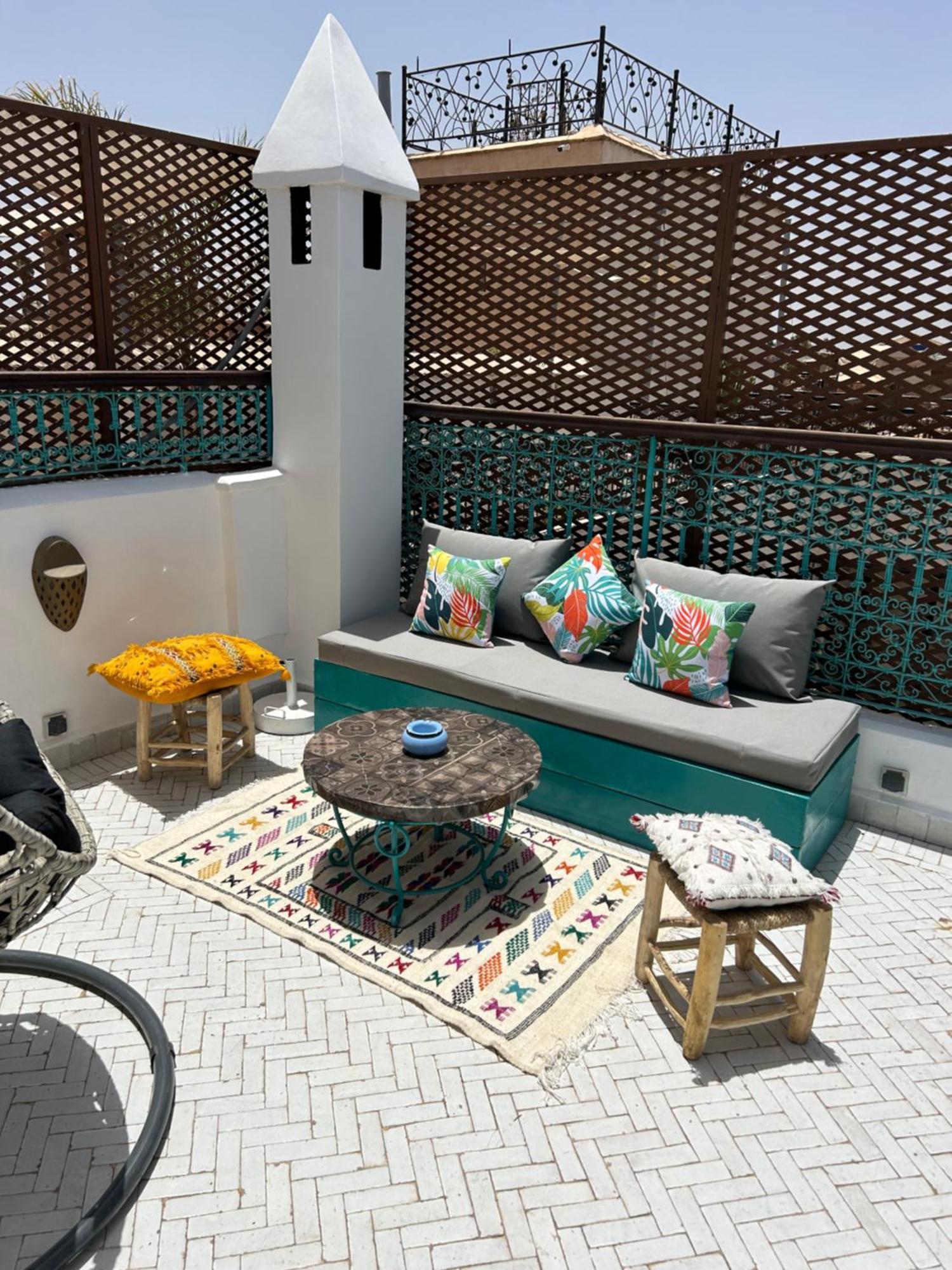 Riad Amazing Amazigh Avec Jacuzzi Petit Dejeuner Compris Avec Aussi Chambres Familiales Pres De La Place Jemaa El Fna Марракеш Екстер'єр фото