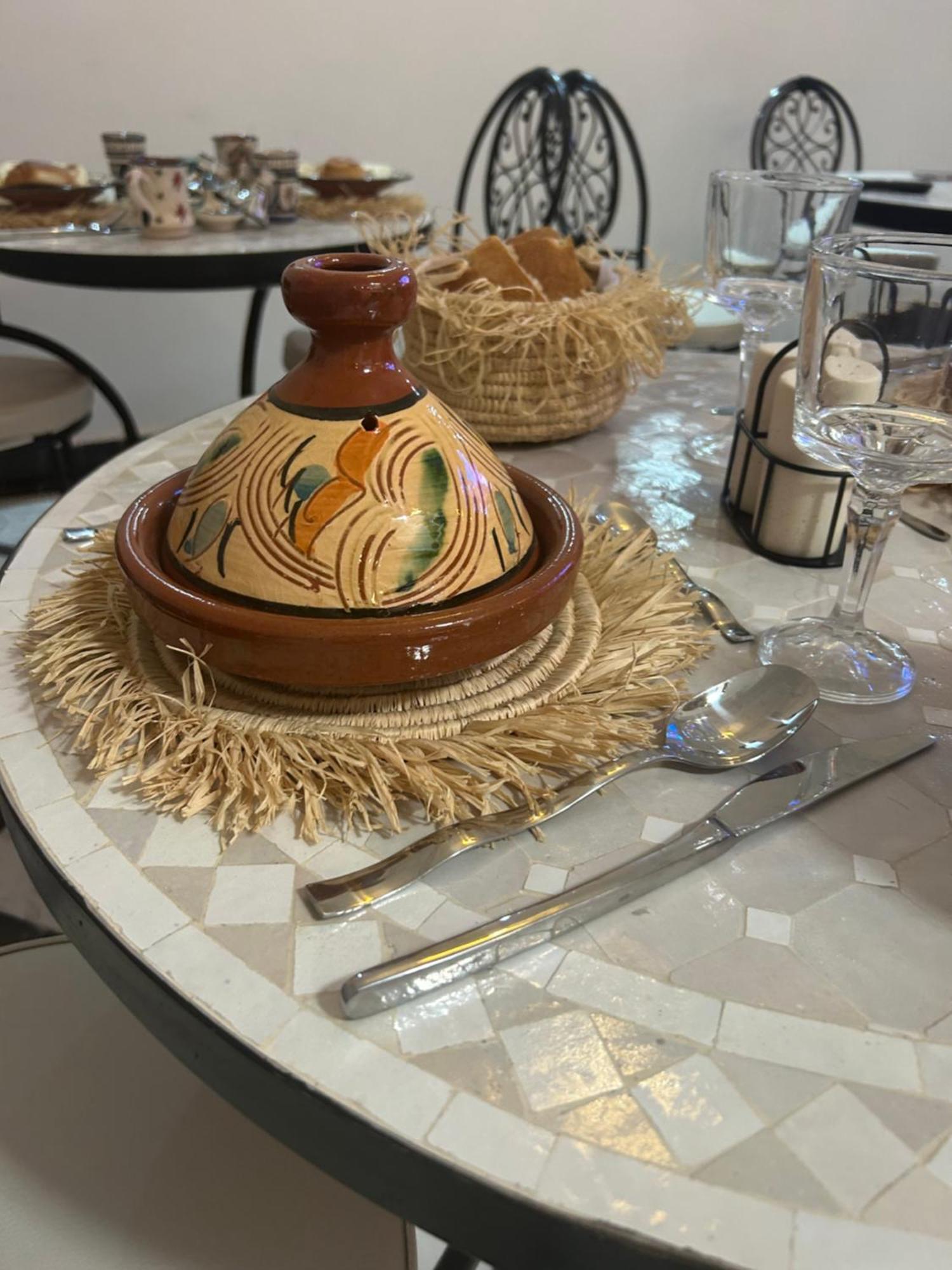 Riad Amazing Amazigh Avec Jacuzzi Petit Dejeuner Compris Avec Aussi Chambres Familiales Pres De La Place Jemaa El Fna Марракеш Екстер'єр фото