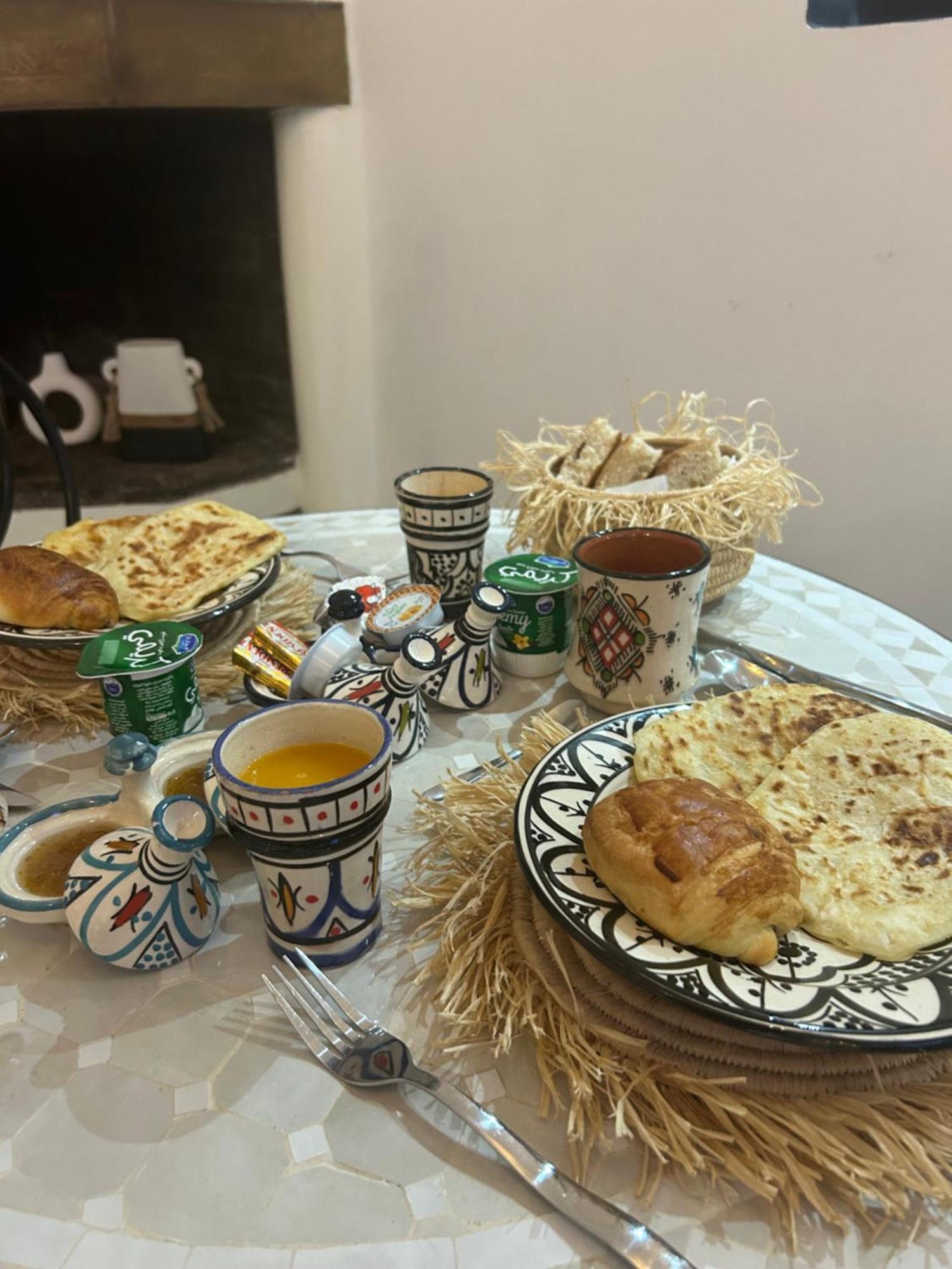Riad Amazing Amazigh Avec Jacuzzi Petit Dejeuner Compris Avec Aussi Chambres Familiales Pres De La Place Jemaa El Fna Марракеш Екстер'єр фото