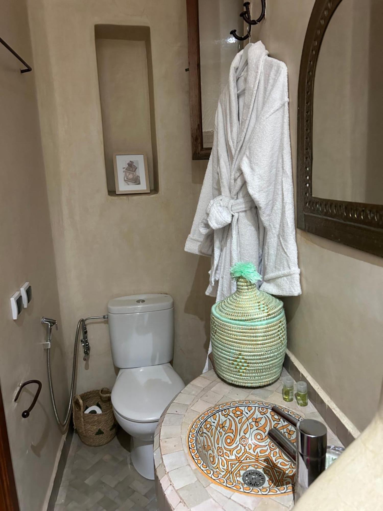Riad Amazing Amazigh Avec Jacuzzi Petit Dejeuner Compris Avec Aussi Chambres Familiales Pres De La Place Jemaa El Fna Марракеш Екстер'єр фото