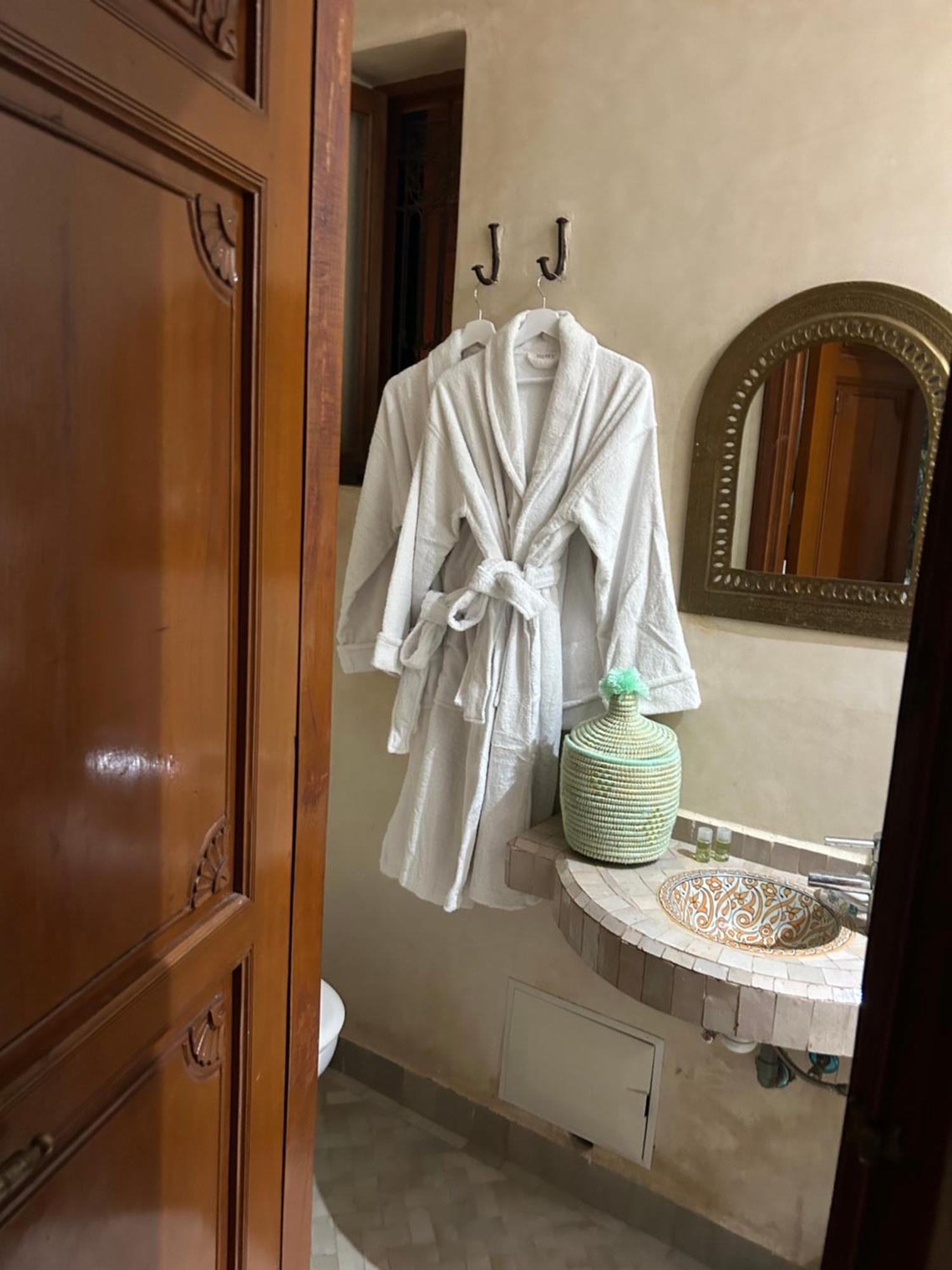 Riad Amazing Amazigh Avec Jacuzzi Petit Dejeuner Compris Avec Aussi Chambres Familiales Pres De La Place Jemaa El Fna Марракеш Екстер'єр фото
