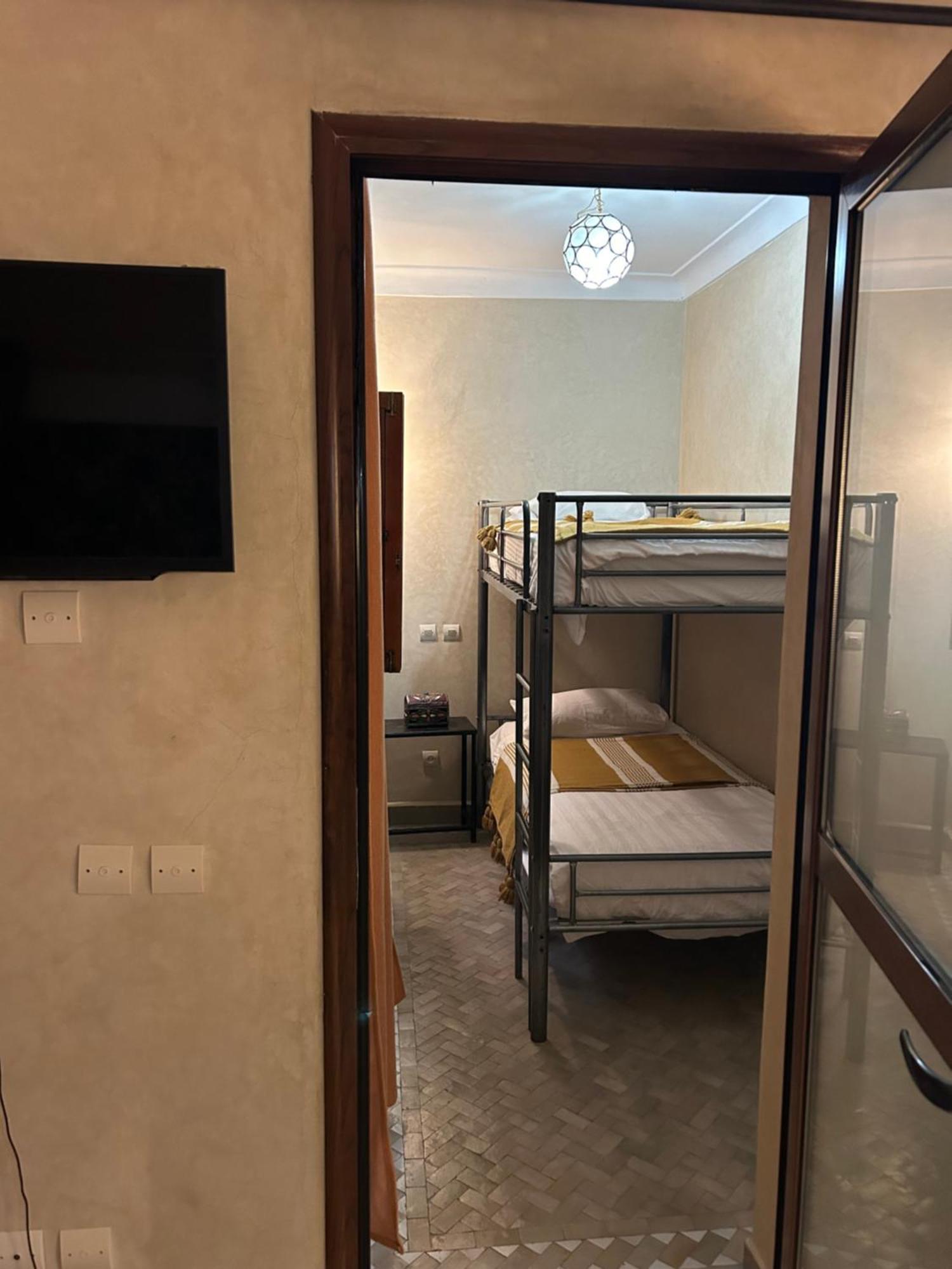 Riad Amazing Amazigh Avec Jacuzzi Petit Dejeuner Compris Avec Aussi Chambres Familiales Pres De La Place Jemaa El Fna Марракеш Екстер'єр фото