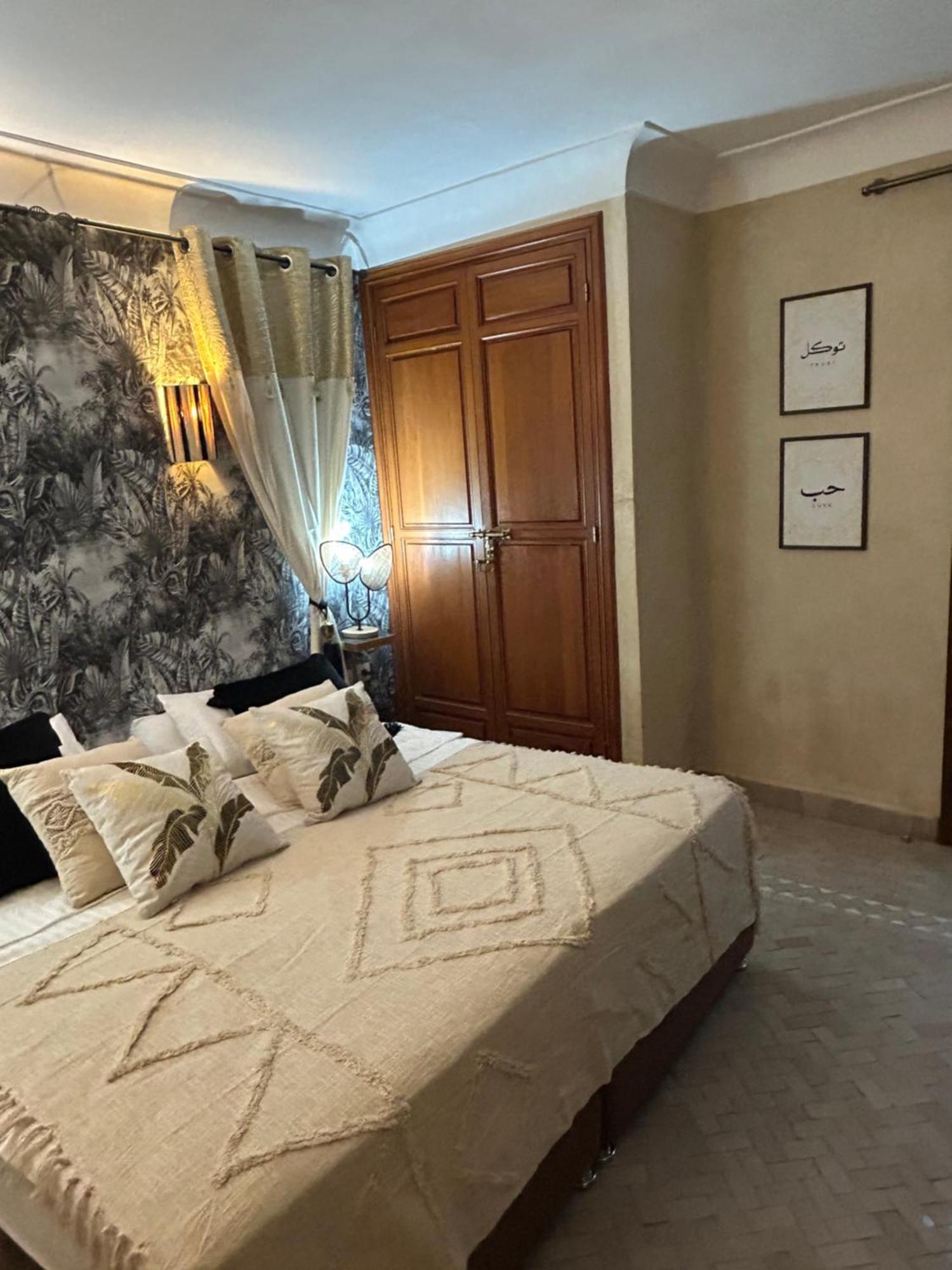Riad Amazing Amazigh Avec Jacuzzi Petit Dejeuner Compris Avec Aussi Chambres Familiales Pres De La Place Jemaa El Fna Марракеш Екстер'єр фото