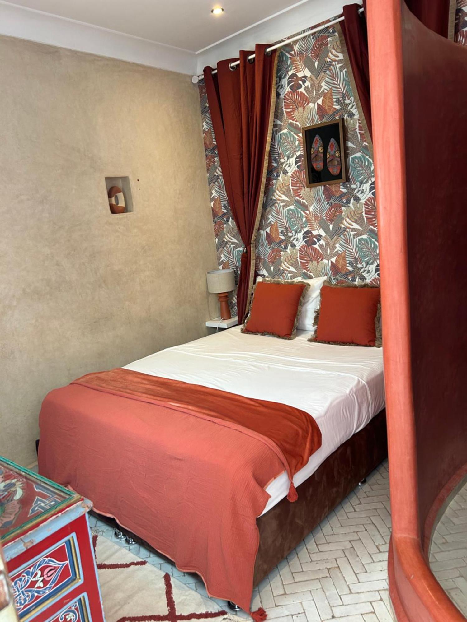 Riad Amazing Amazigh Avec Jacuzzi Petit Dejeuner Compris Avec Aussi Chambres Familiales Pres De La Place Jemaa El Fna Марракеш Екстер'єр фото
