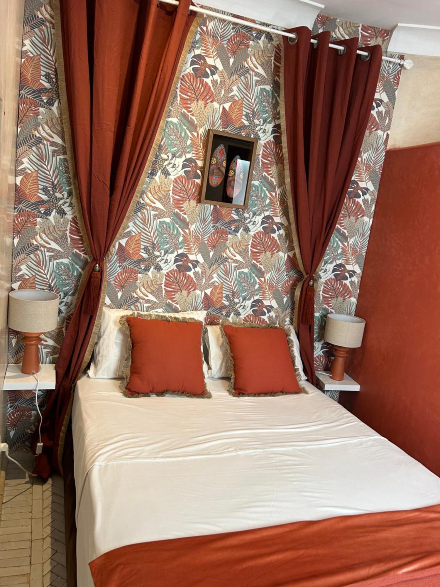 Riad Amazing Amazigh Avec Jacuzzi Petit Dejeuner Compris Avec Aussi Chambres Familiales Pres De La Place Jemaa El Fna Марракеш Екстер'єр фото