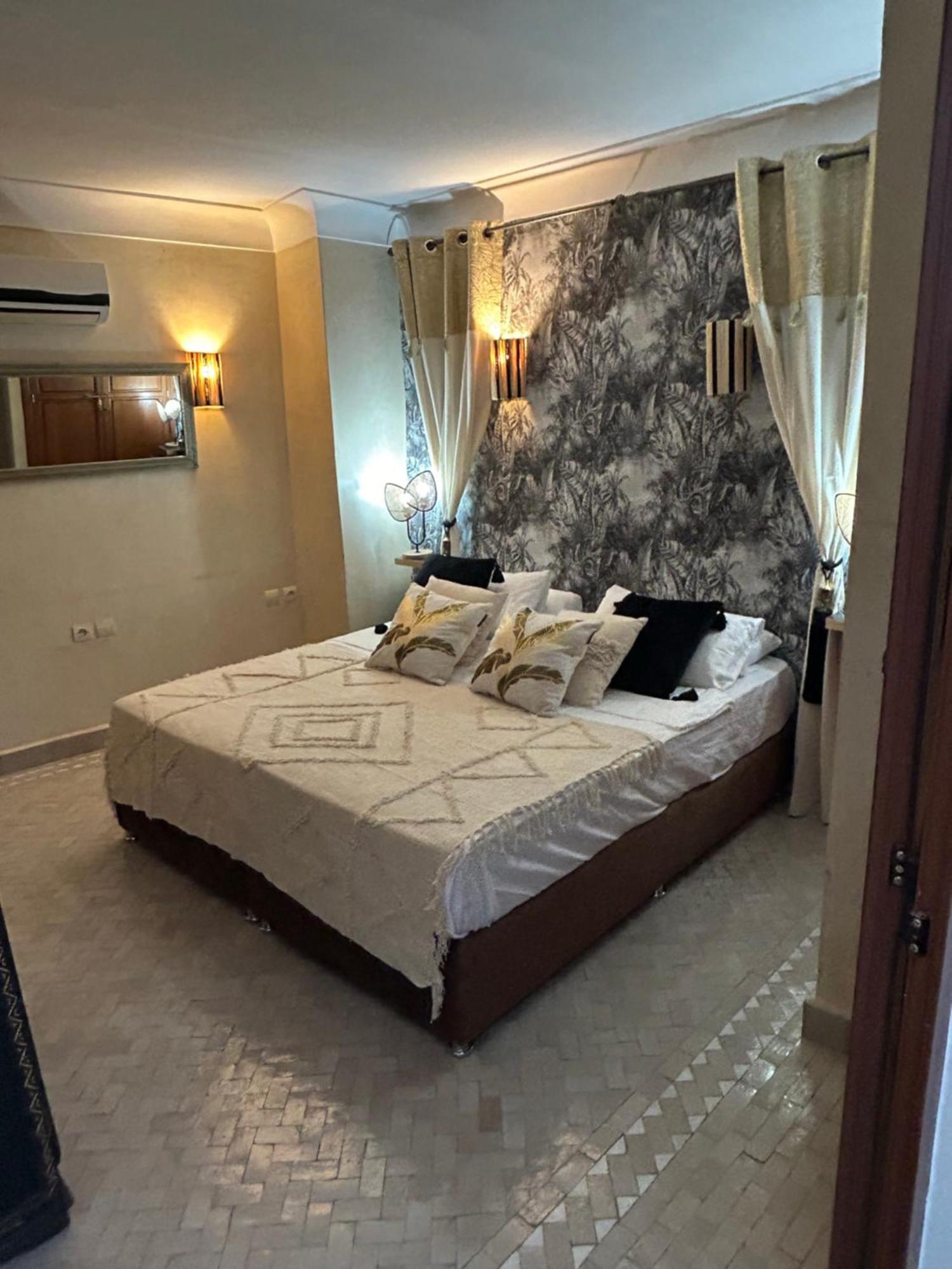 Riad Amazing Amazigh Avec Jacuzzi Petit Dejeuner Compris Avec Aussi Chambres Familiales Pres De La Place Jemaa El Fna Марракеш Екстер'єр фото