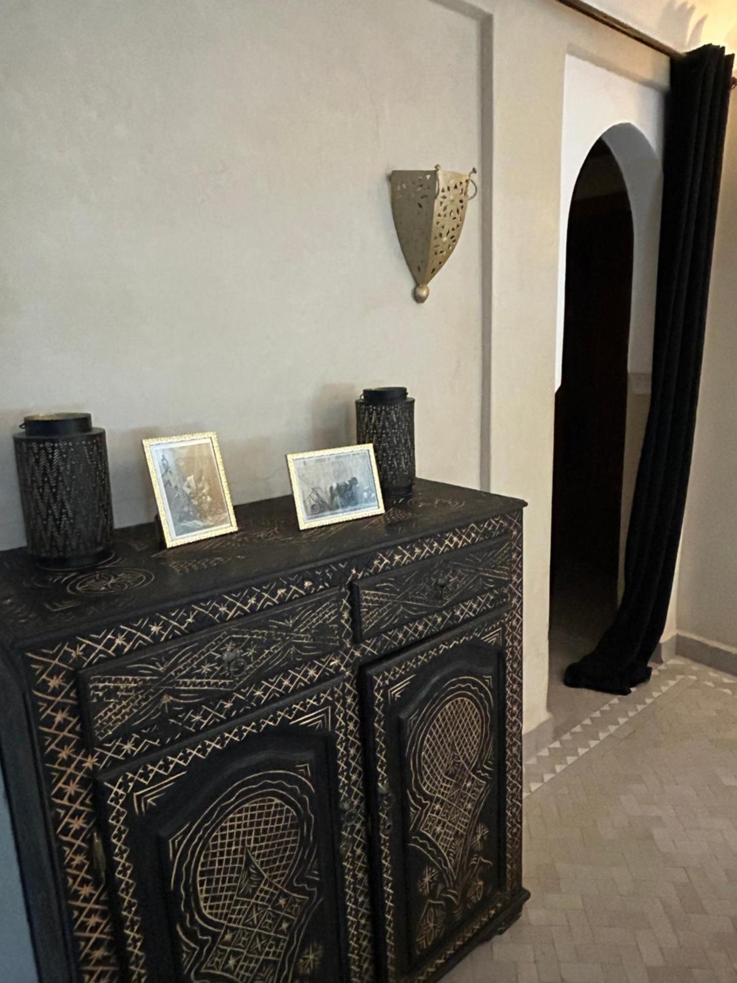 Riad Amazing Amazigh Avec Jacuzzi Petit Dejeuner Compris Avec Aussi Chambres Familiales Pres De La Place Jemaa El Fna Марракеш Екстер'єр фото
