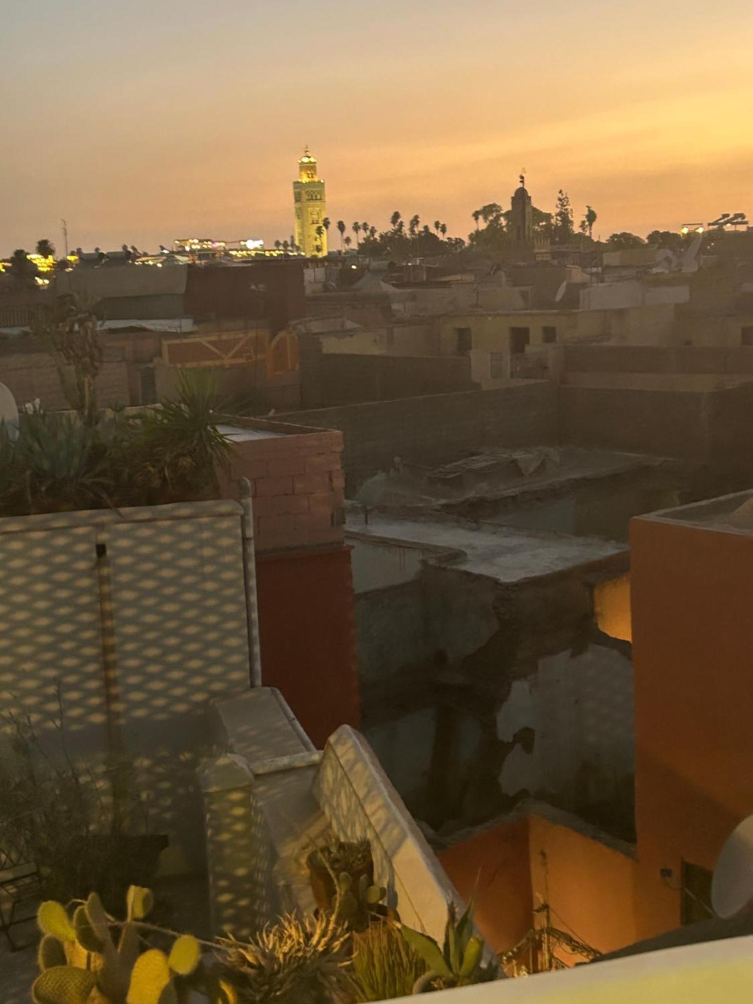 Riad Amazing Amazigh Avec Jacuzzi Petit Dejeuner Compris Avec Aussi Chambres Familiales Pres De La Place Jemaa El Fna Марракеш Екстер'єр фото