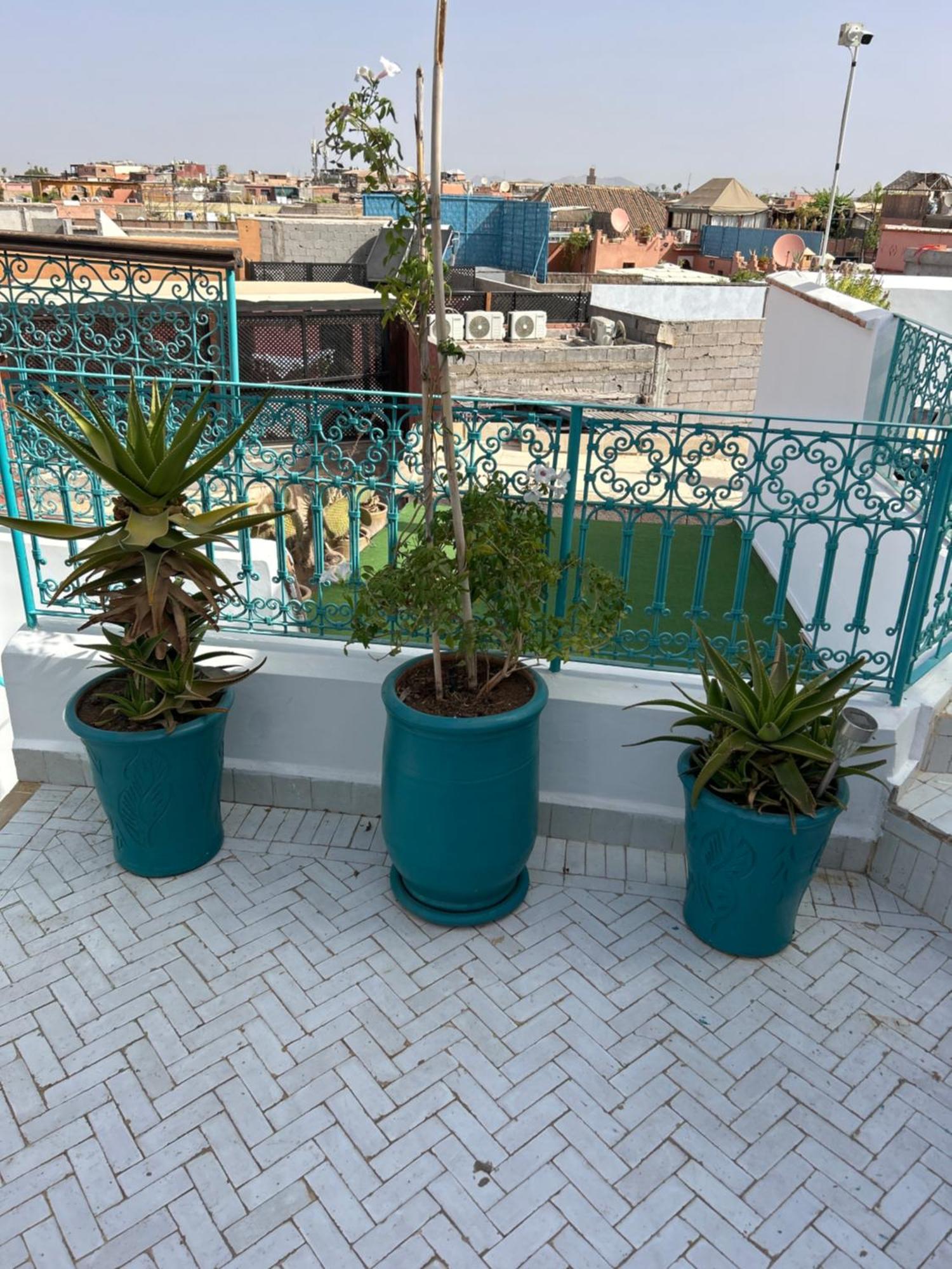 Riad Amazing Amazigh Avec Jacuzzi Petit Dejeuner Compris Avec Aussi Chambres Familiales Pres De La Place Jemaa El Fna Марракеш Екстер'єр фото