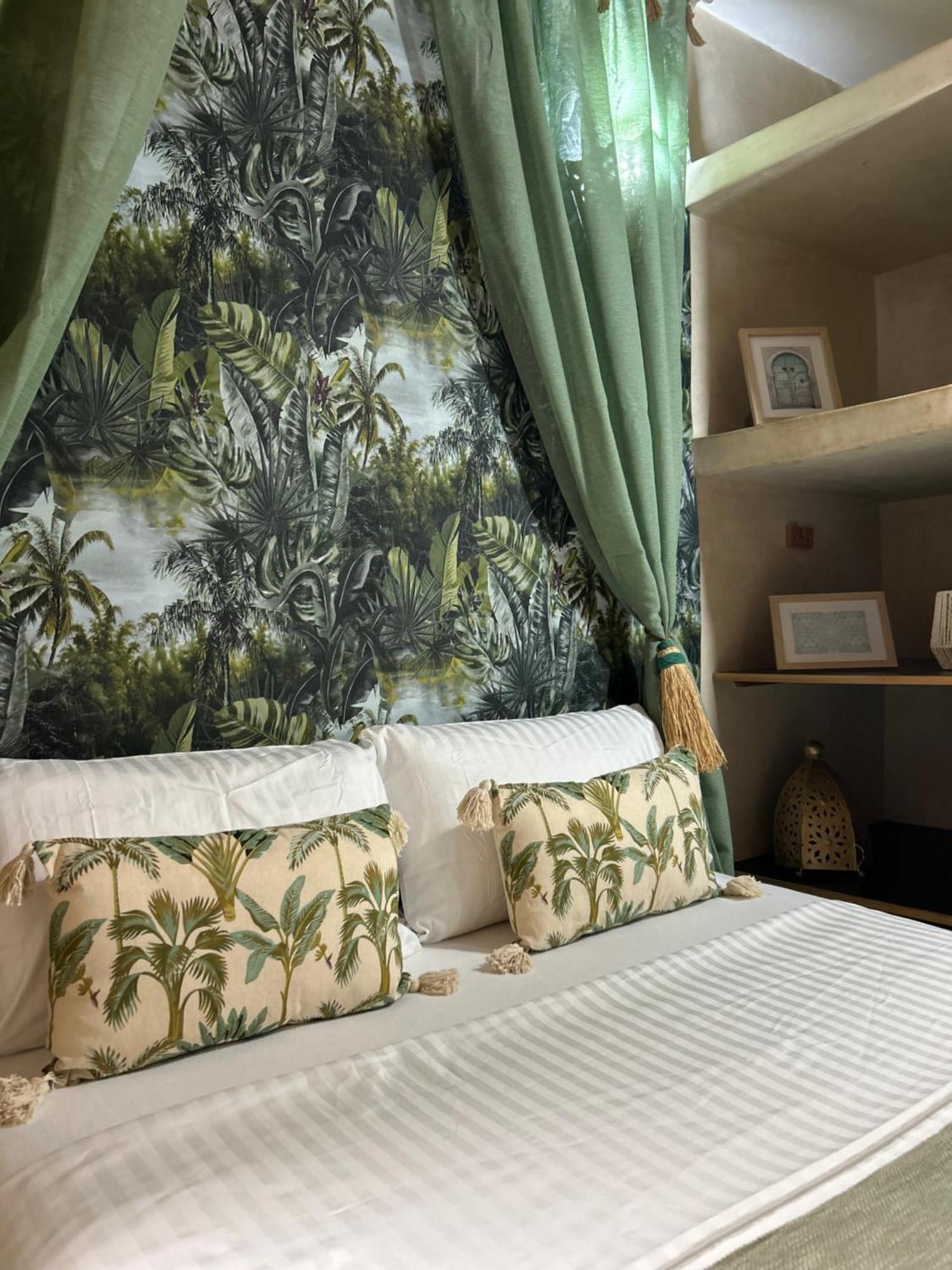 Riad Amazing Amazigh Avec Jacuzzi Petit Dejeuner Compris Avec Aussi Chambres Familiales Pres De La Place Jemaa El Fna Марракеш Екстер'єр фото