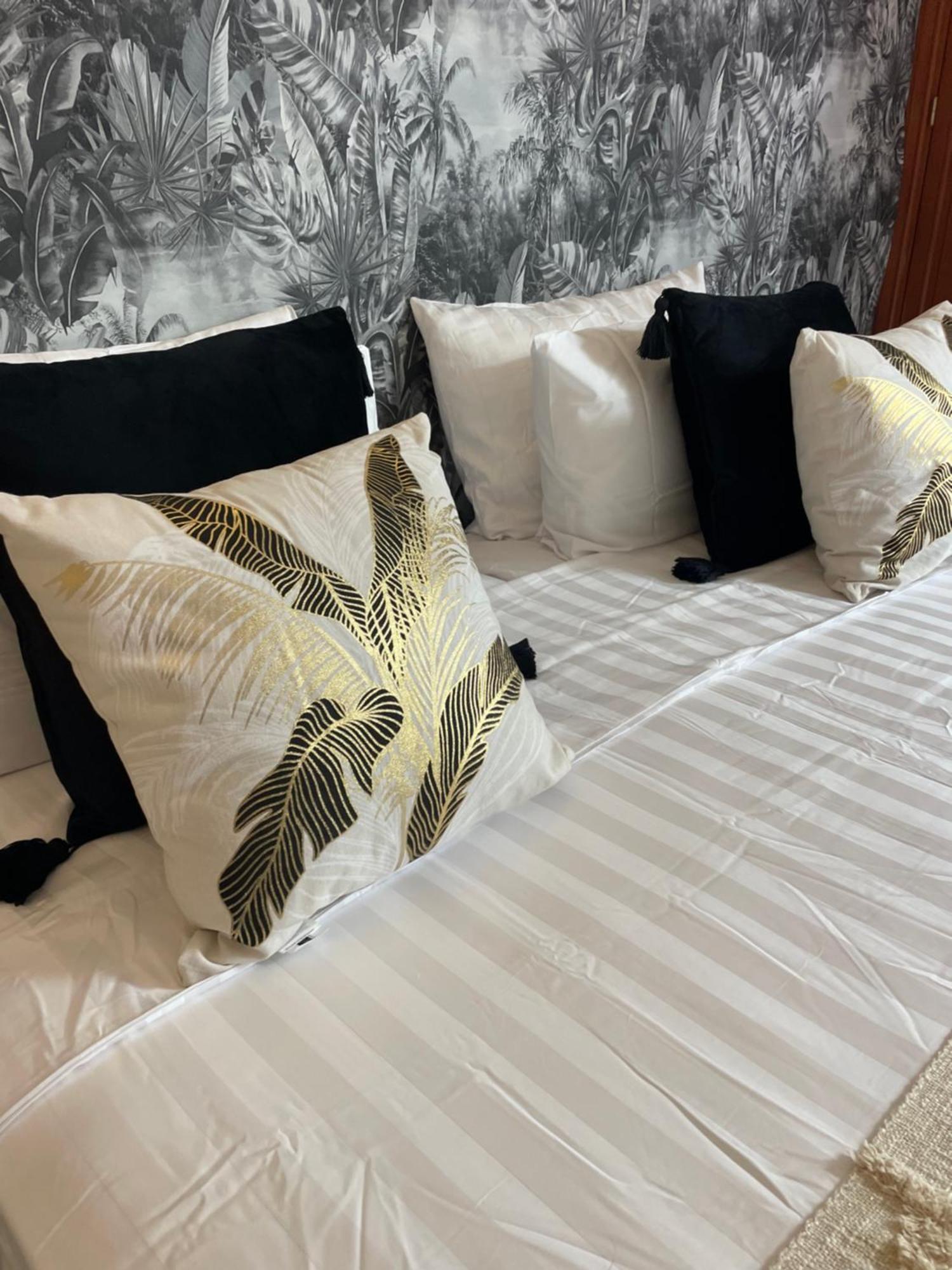Riad Amazing Amazigh Avec Jacuzzi Petit Dejeuner Compris Avec Aussi Chambres Familiales Pres De La Place Jemaa El Fna Марракеш Екстер'єр фото