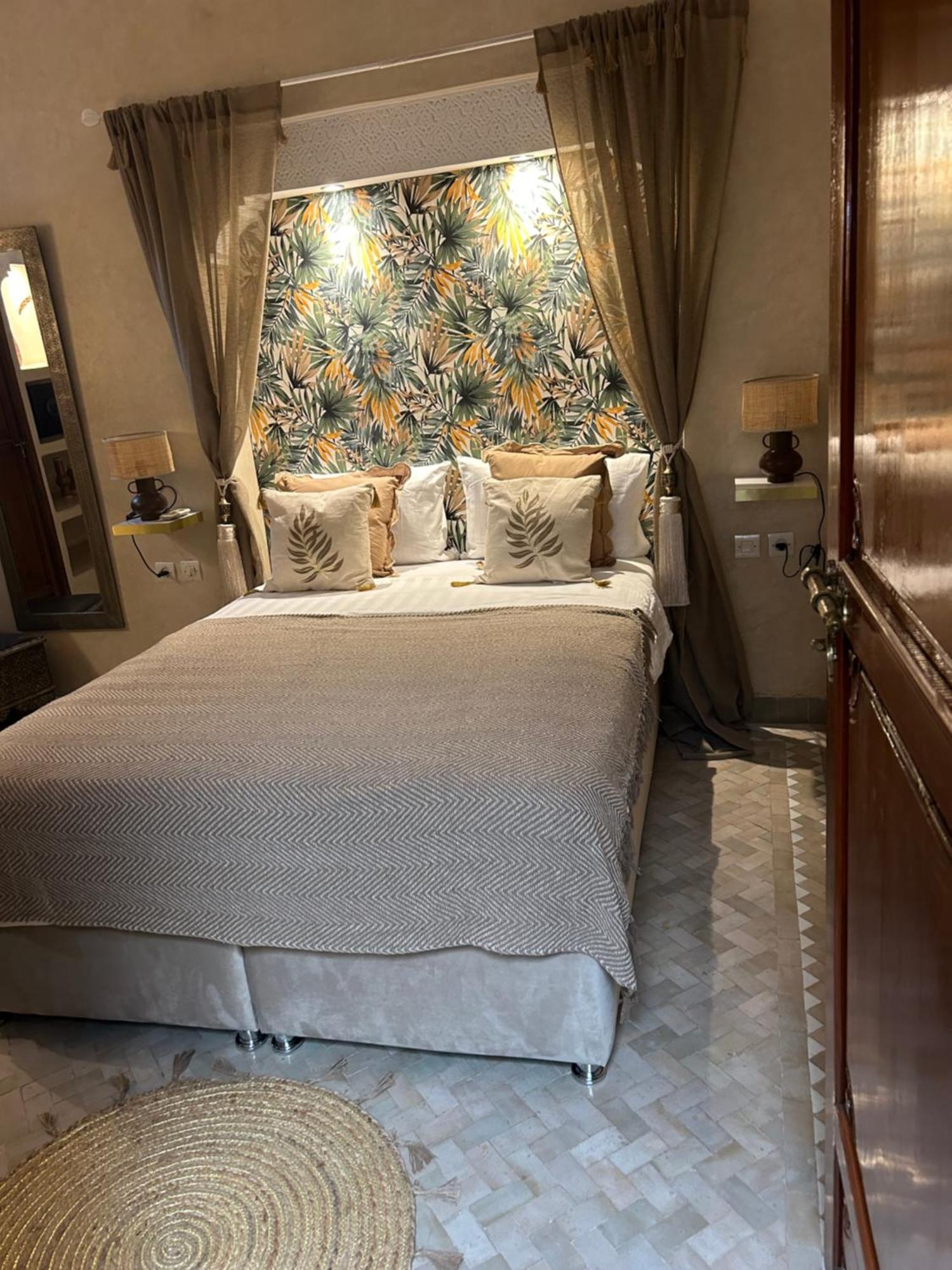 Riad Amazing Amazigh Avec Jacuzzi Petit Dejeuner Compris Avec Aussi Chambres Familiales Pres De La Place Jemaa El Fna Марракеш Екстер'єр фото